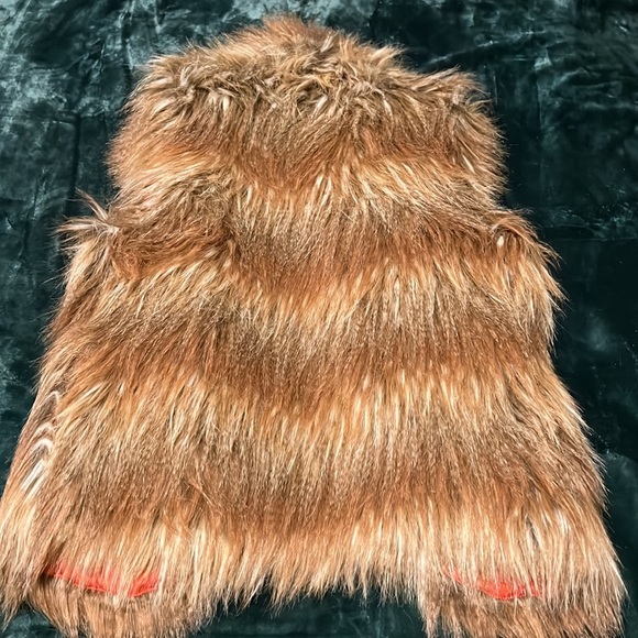 Bb Dakota Cozy Fur Vest brand new with pockets! - Picture 2 of 3